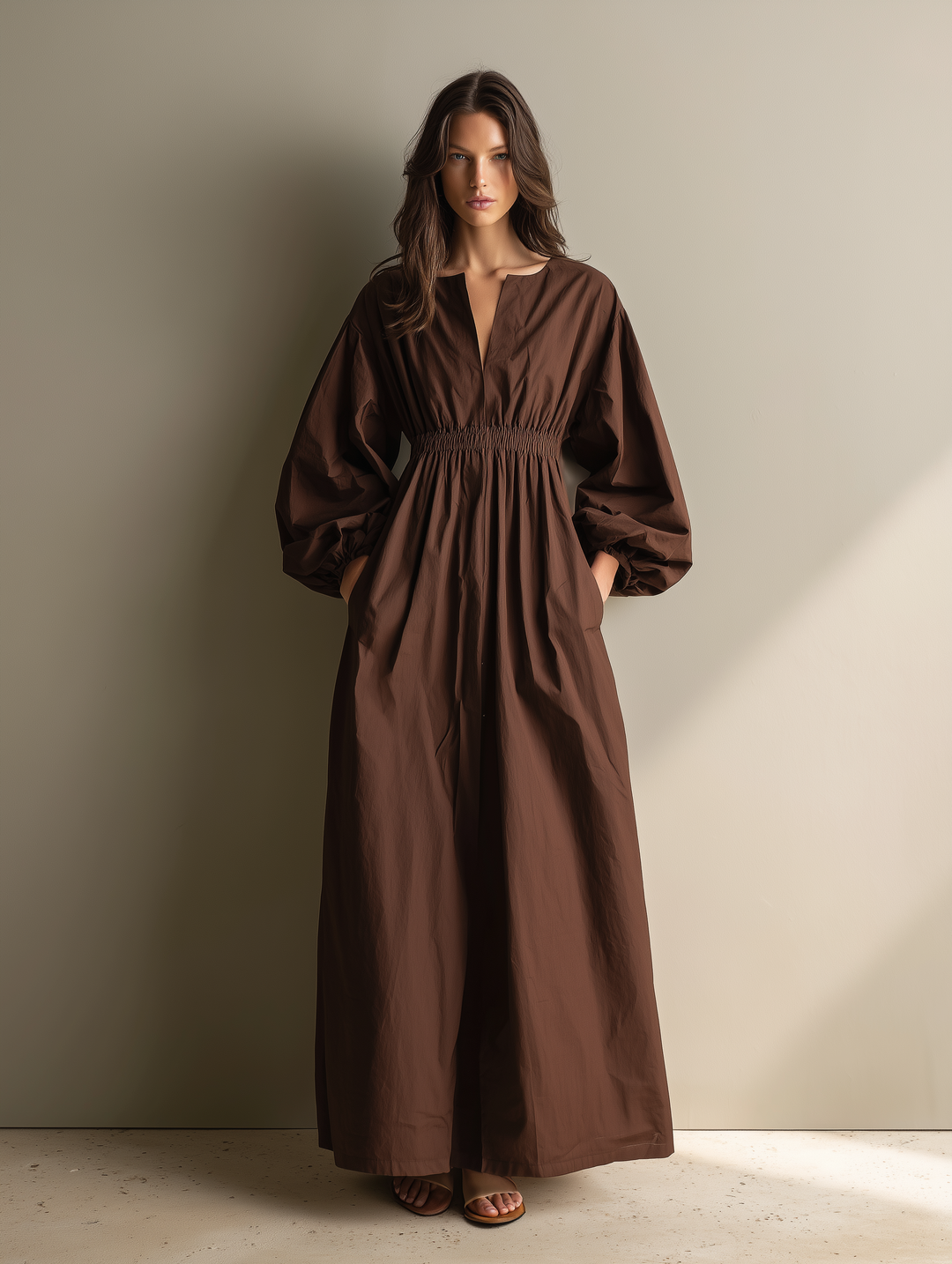 Maxivestido informal de mujer con cuello de pico, manga larga, cintura elástica, de algodón y lino, color marrón
