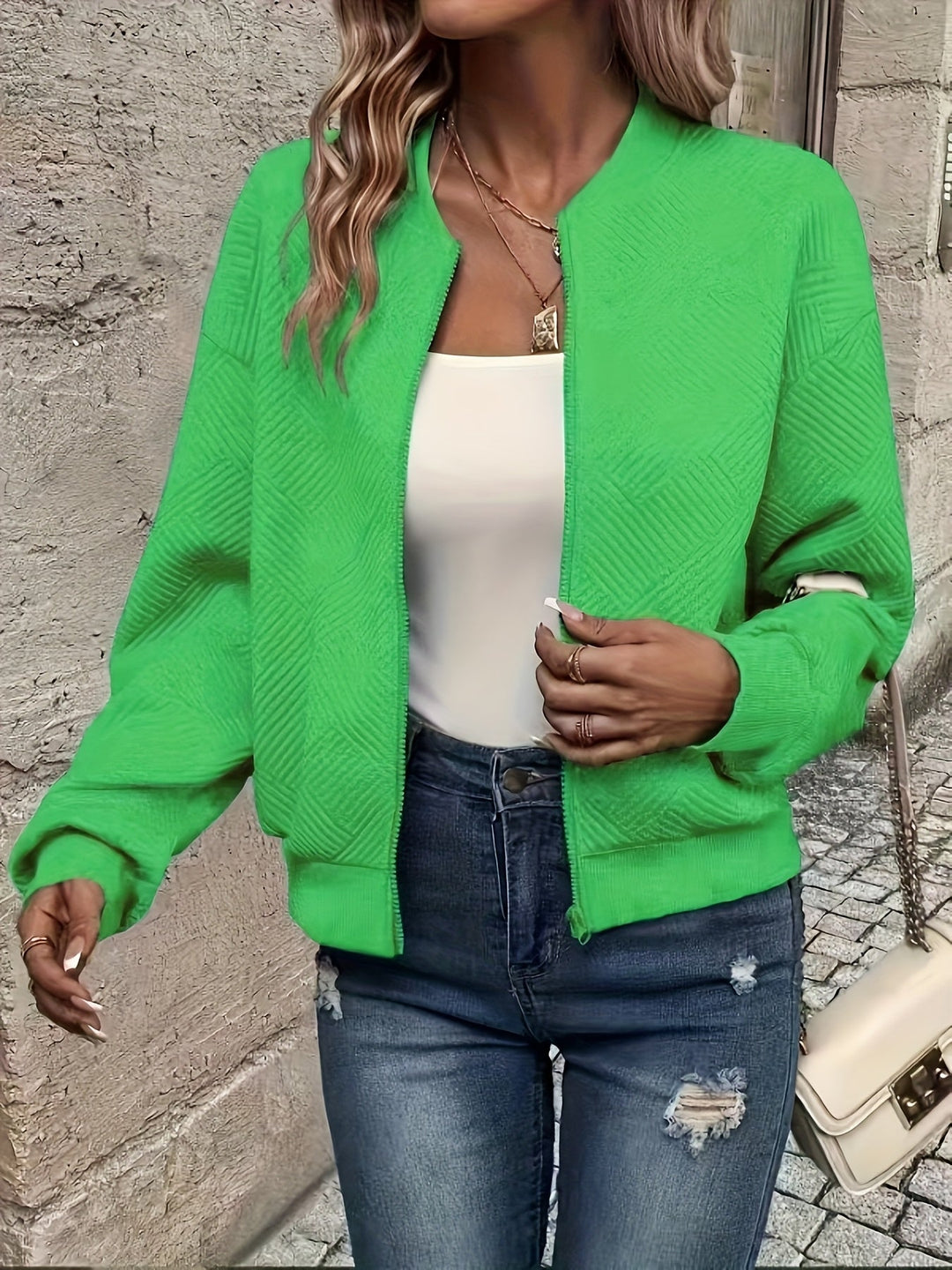 Effortless Quilted Bomber Jacket for Women with Crew Neck Long Sleeve Zip Front Cropped Casual Style