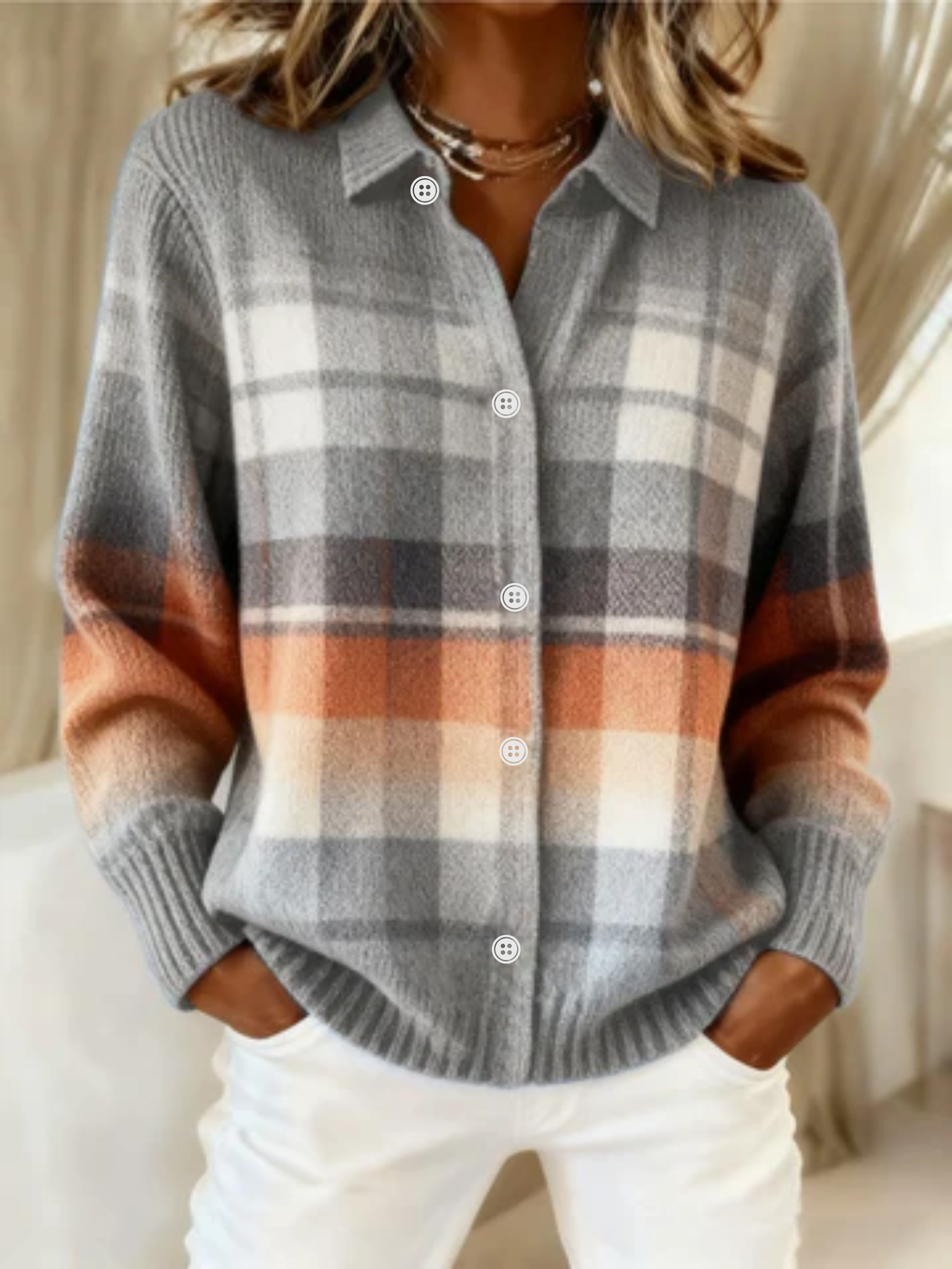 Elena – Karierte Hoodie-Bluse in sanften Tönen