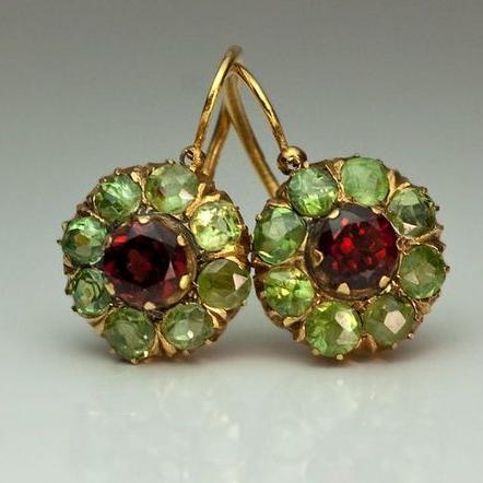 Vintage abgerundete grüne & rote Kristallohrringe | Gold