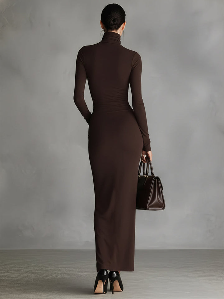 Damen figurbetontes Maxikleid aus braunem Stretchstoff mit Rollkragen und Schlitz