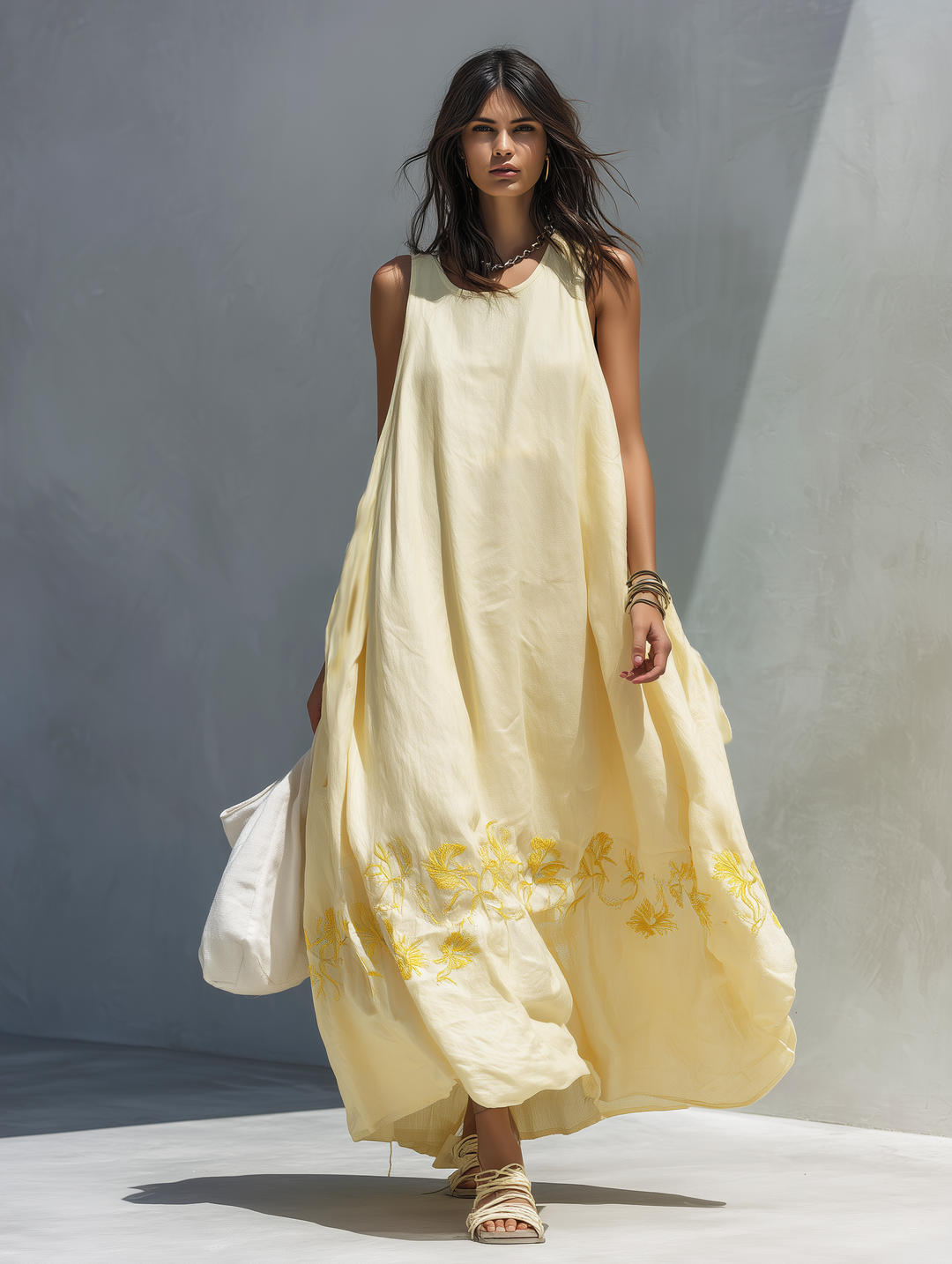 Damen leuchtend gelbes, locker sitzendes, besticktes langes Kleid aus gewebtem Stoff mit rundem Ausschnitt, Resort-Stil