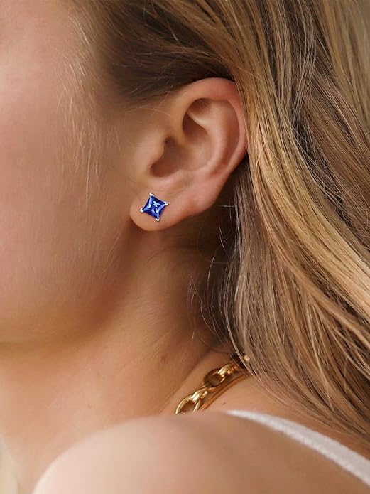 Minimalistické náušnice s princovým výbrusem safíru | bílé zlato