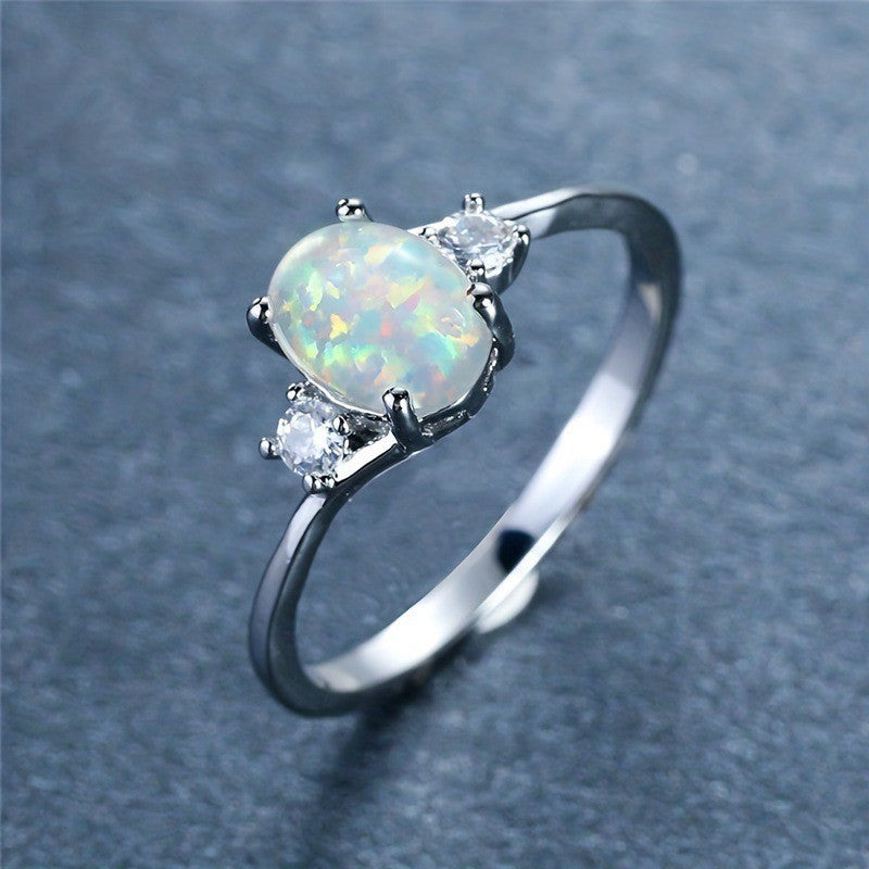 Opal Embrace Ring | Weißgold