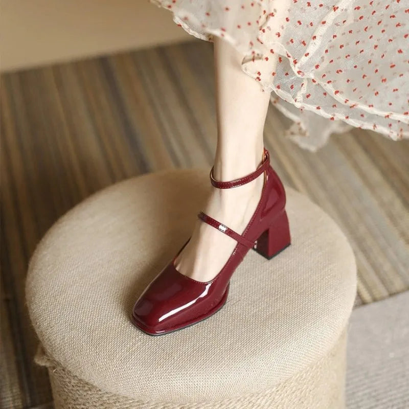 Elegante Pumps mit Knöchelriemen