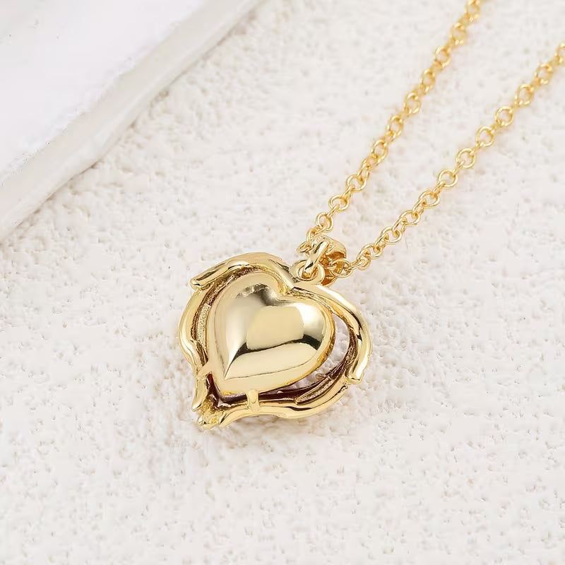 Collar Corazón de Rubí "Abrazo de Ángel" | Oro