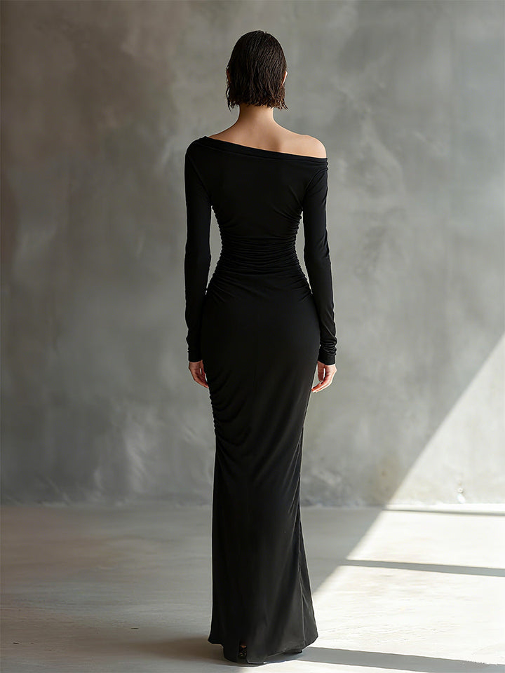 Vestido largo maxi de mujer negro, elegante, de punto, con hombros descubiertos y fruncido con abertura