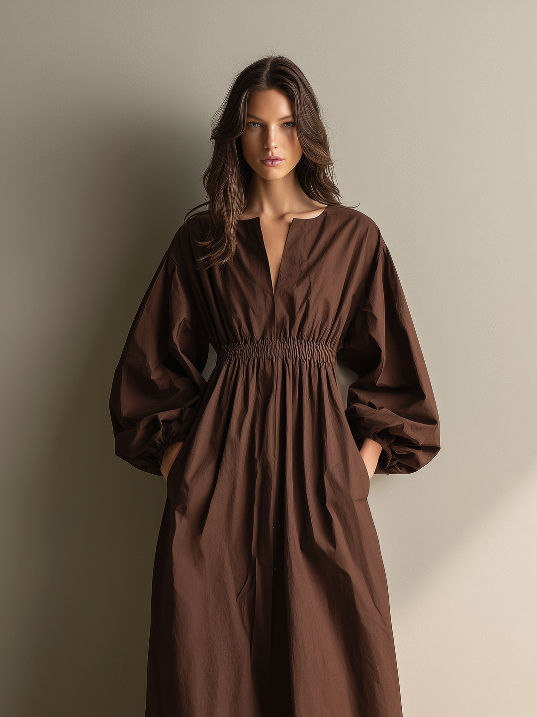 Maxivestido informal de mujer con cuello de pico, manga larga, cintura elástica, de algodón y lino, color marrón
