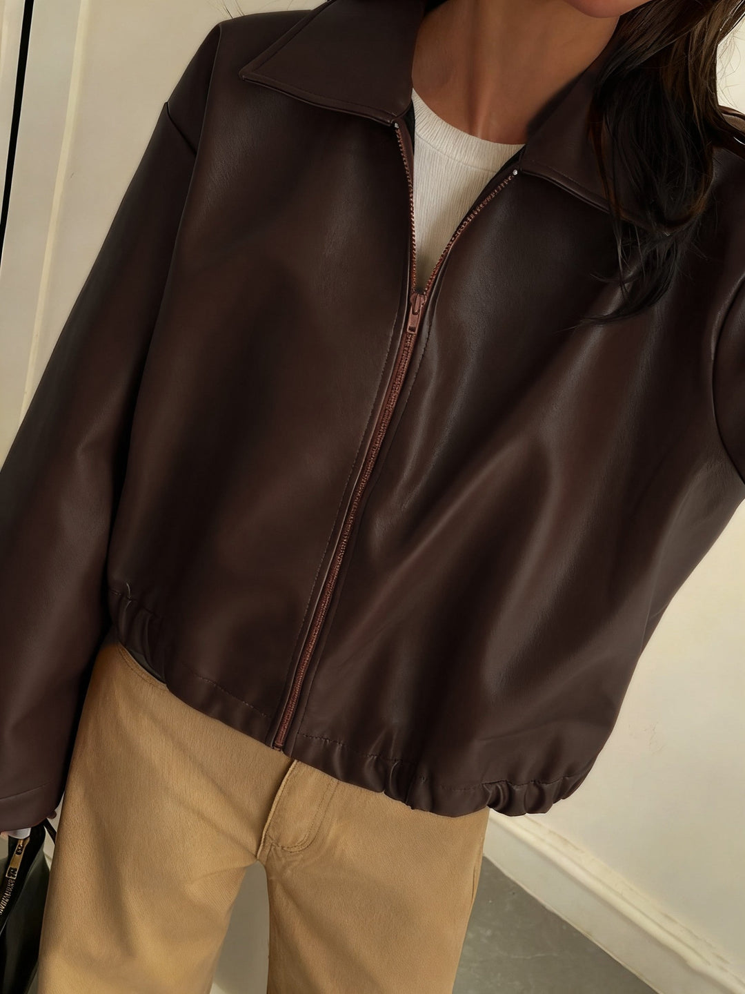 Elegant Brown Leather Jacket for Women with Collar Zip Front Cropped Style
