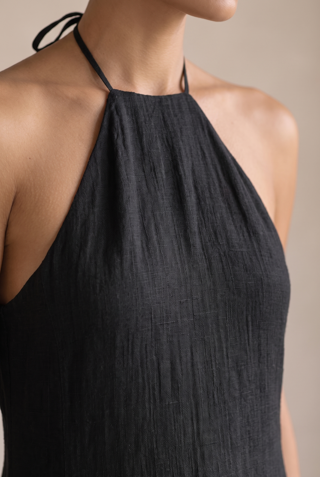 Women's Minimalist Linen Blend Halter Neck Sleeveless Maxi Dress - black neckline detail