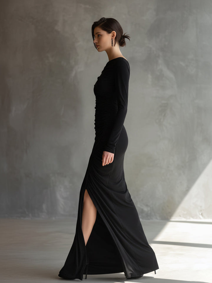 Vestido largo maxi de mujer negro, elegante, de punto, con hombros descubiertos y fruncido con abertura